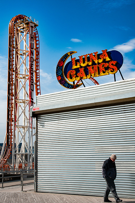 Luna Games and walking man. Coney Island, 2019.